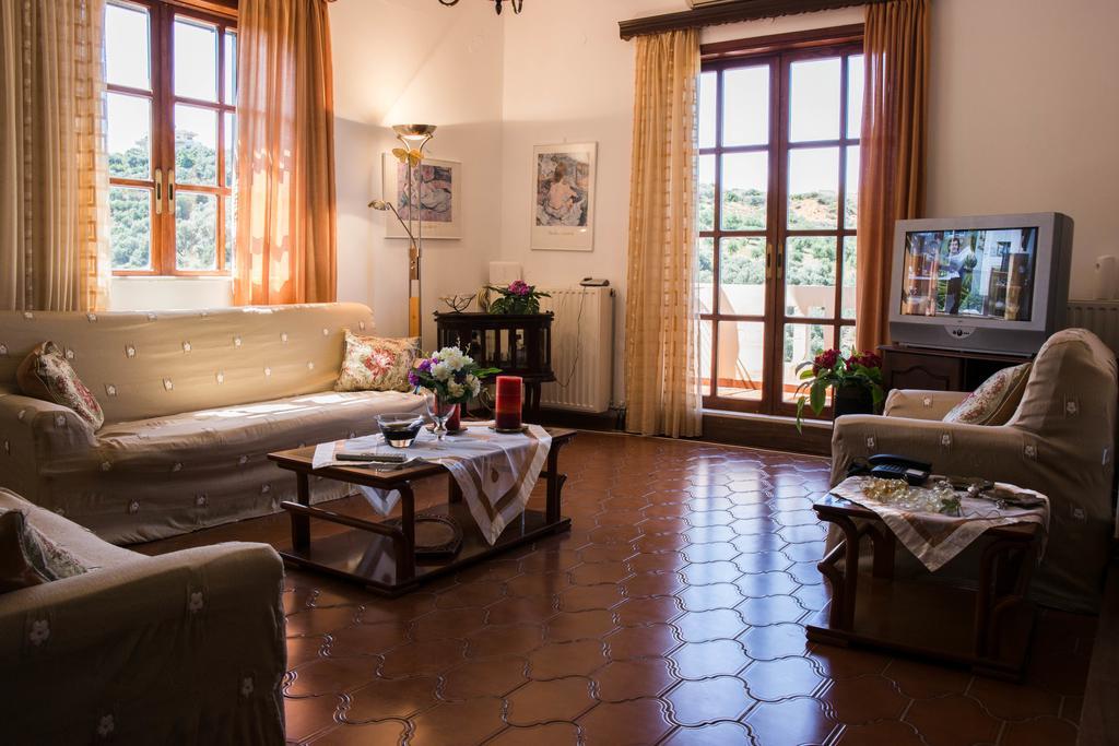 Alexandra Villa Stalós Екстериор снимка